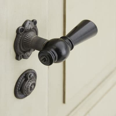 Trægreb til gammel dør - knebelgreb i sortlakeret bøg