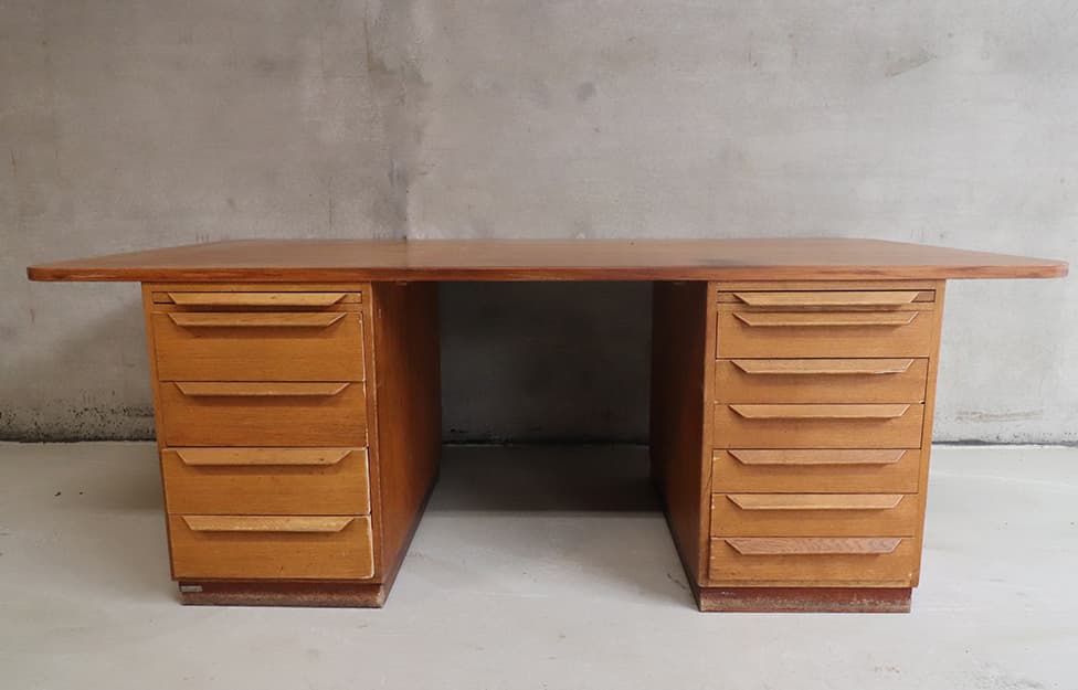 “Direktørens bord” - 1