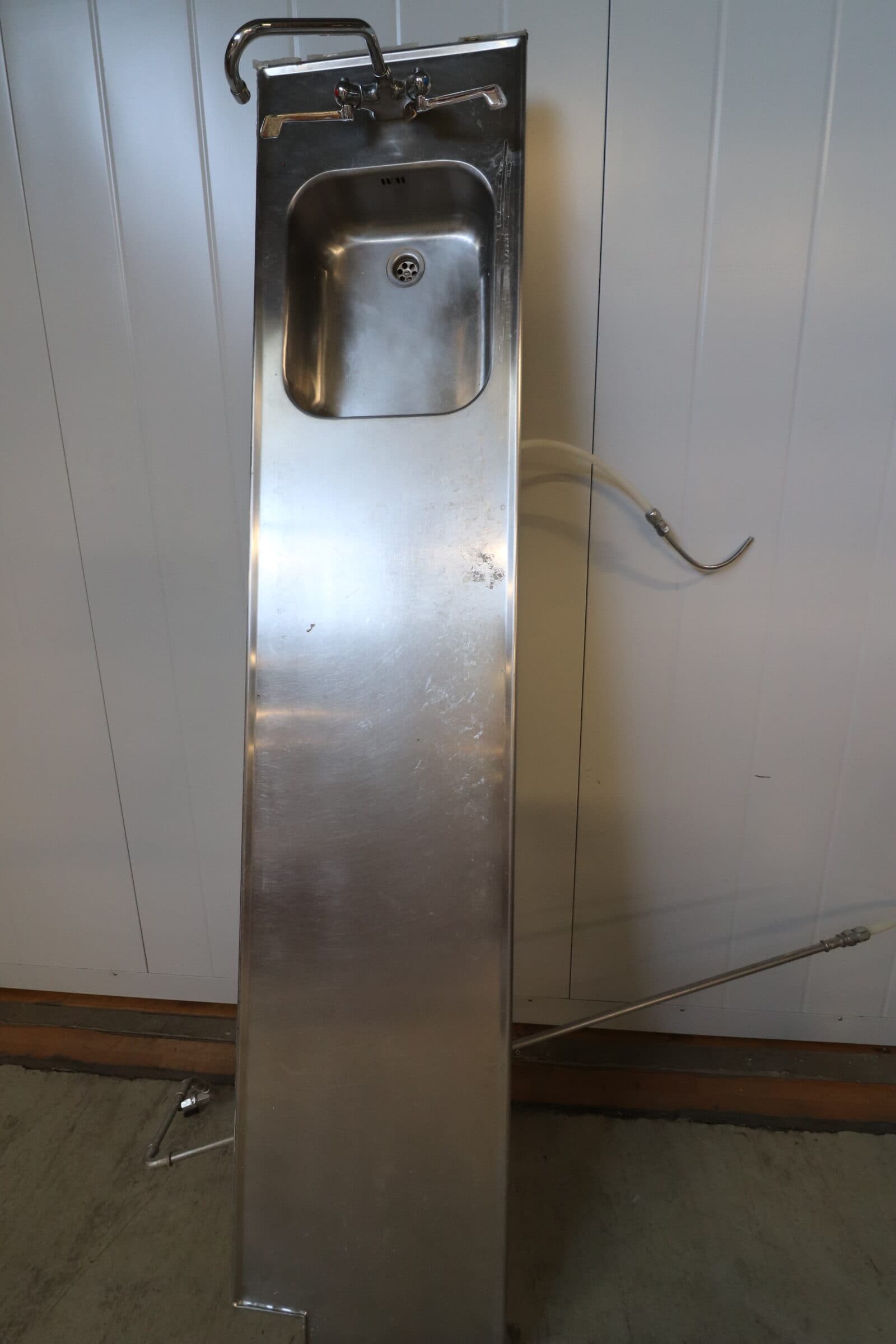 Rustfri stål bordplade 45x215cm med vask. Pris kr. 1950,-