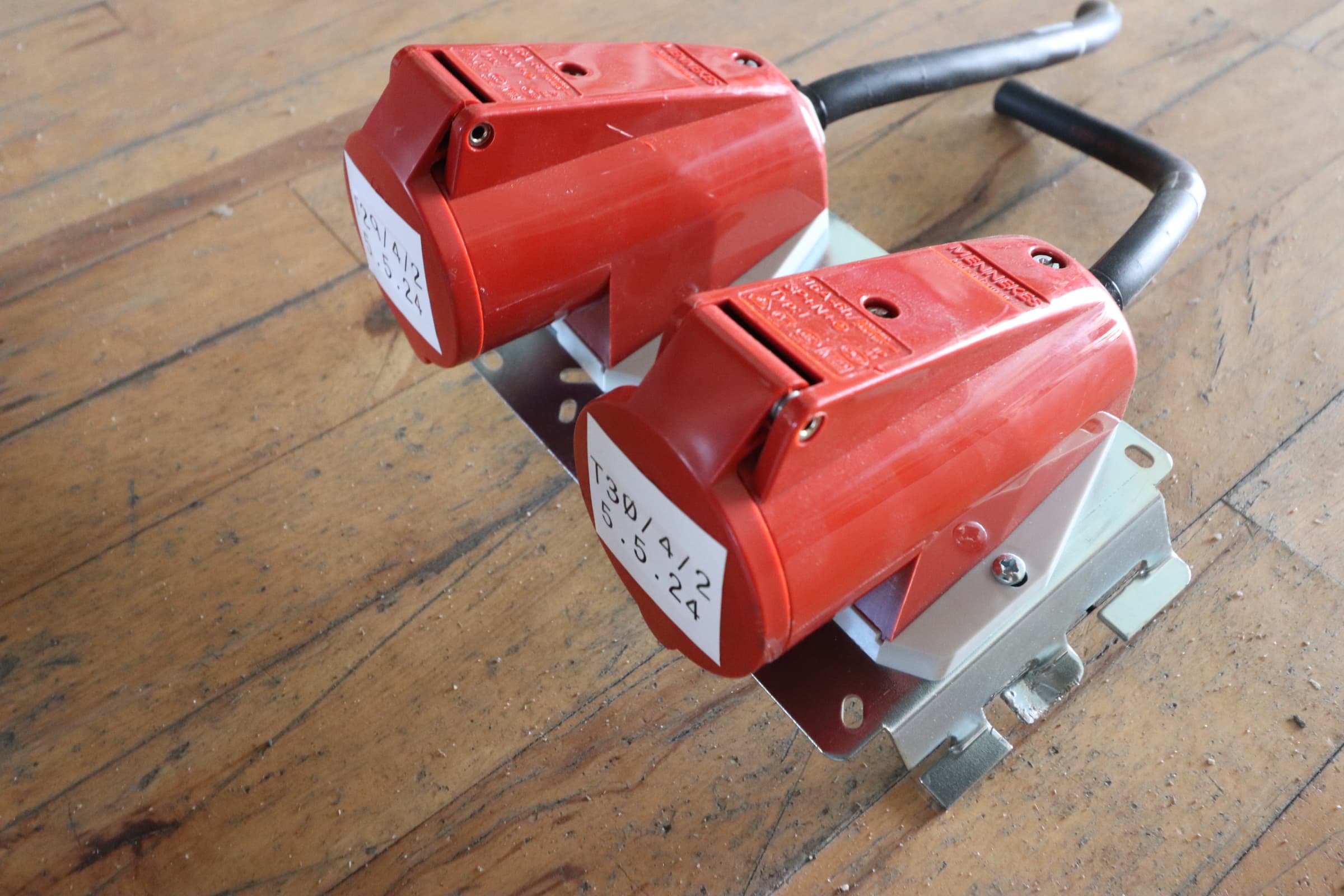 CEE stik 400v 32A væg montering