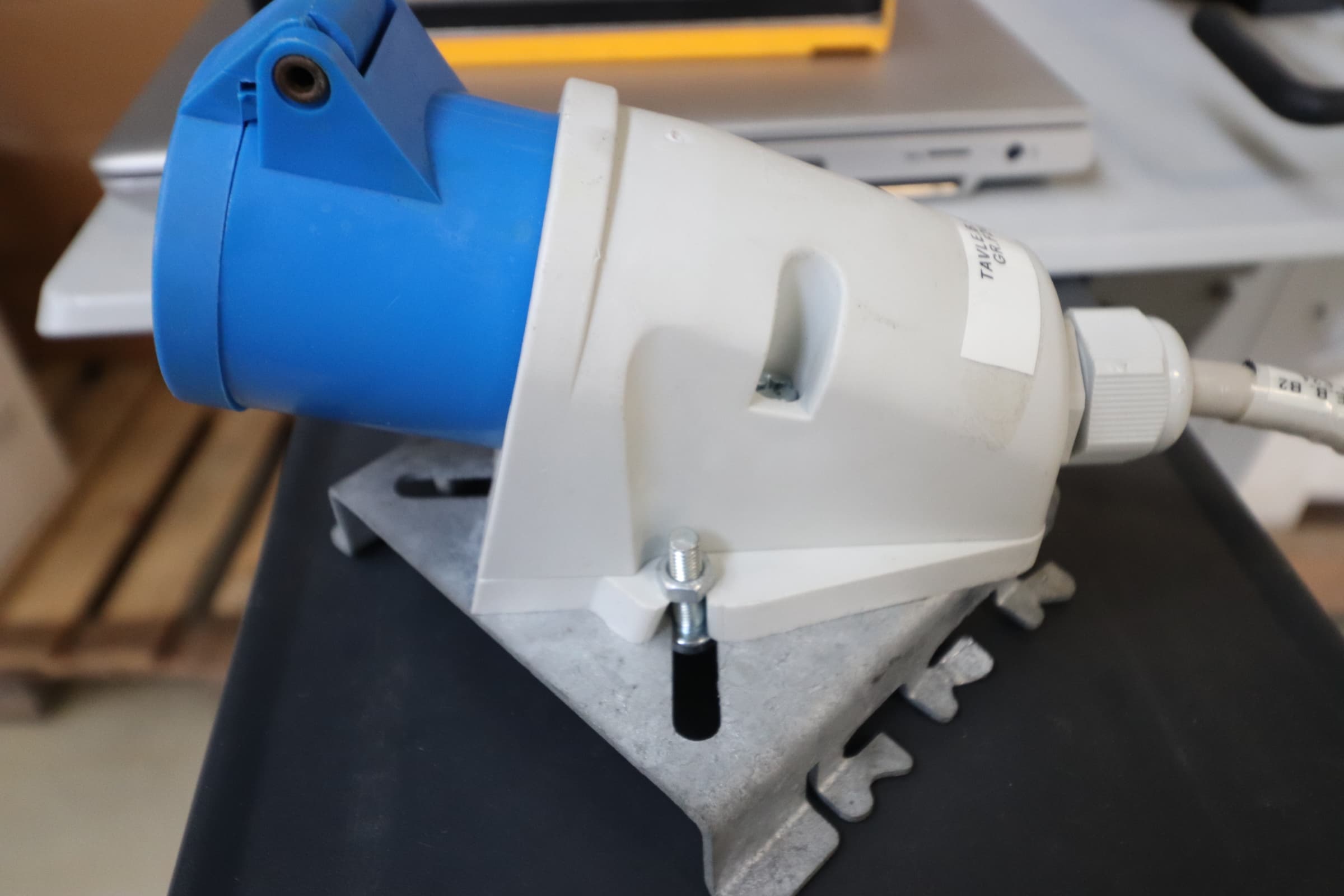 CEE stik 250v 16A 2P Blå, væg montering