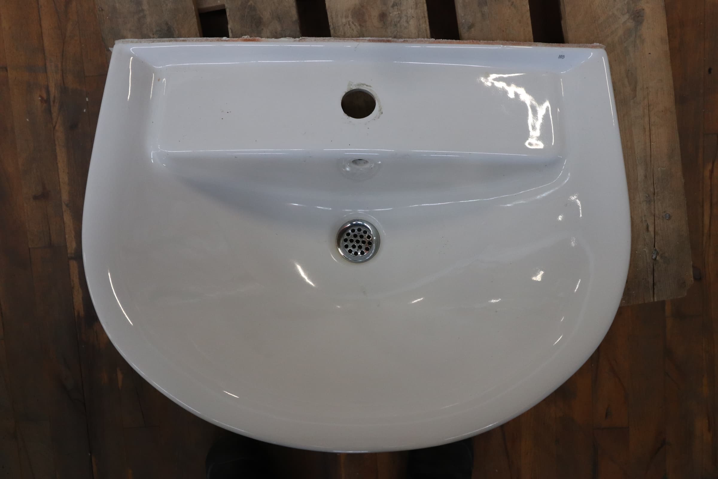 Ifö porcelæns håndvask. - 1