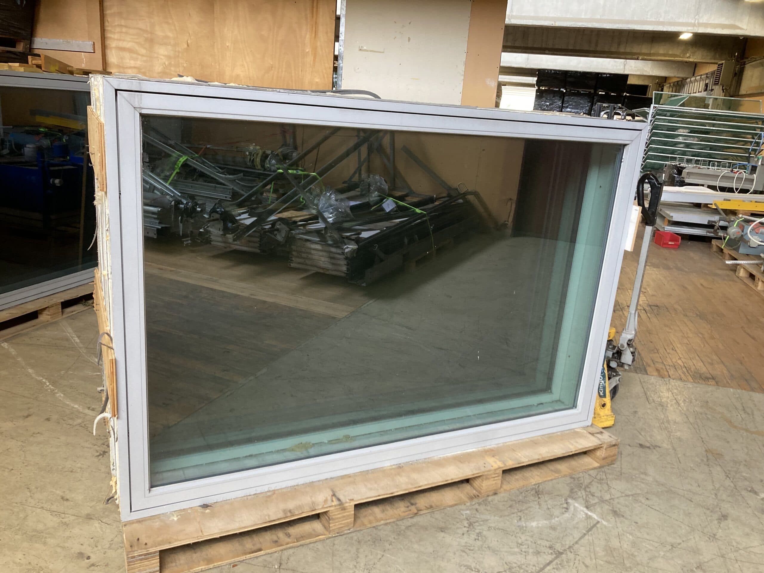 Vindue træ-alu grå 1370x1340mm. - 1