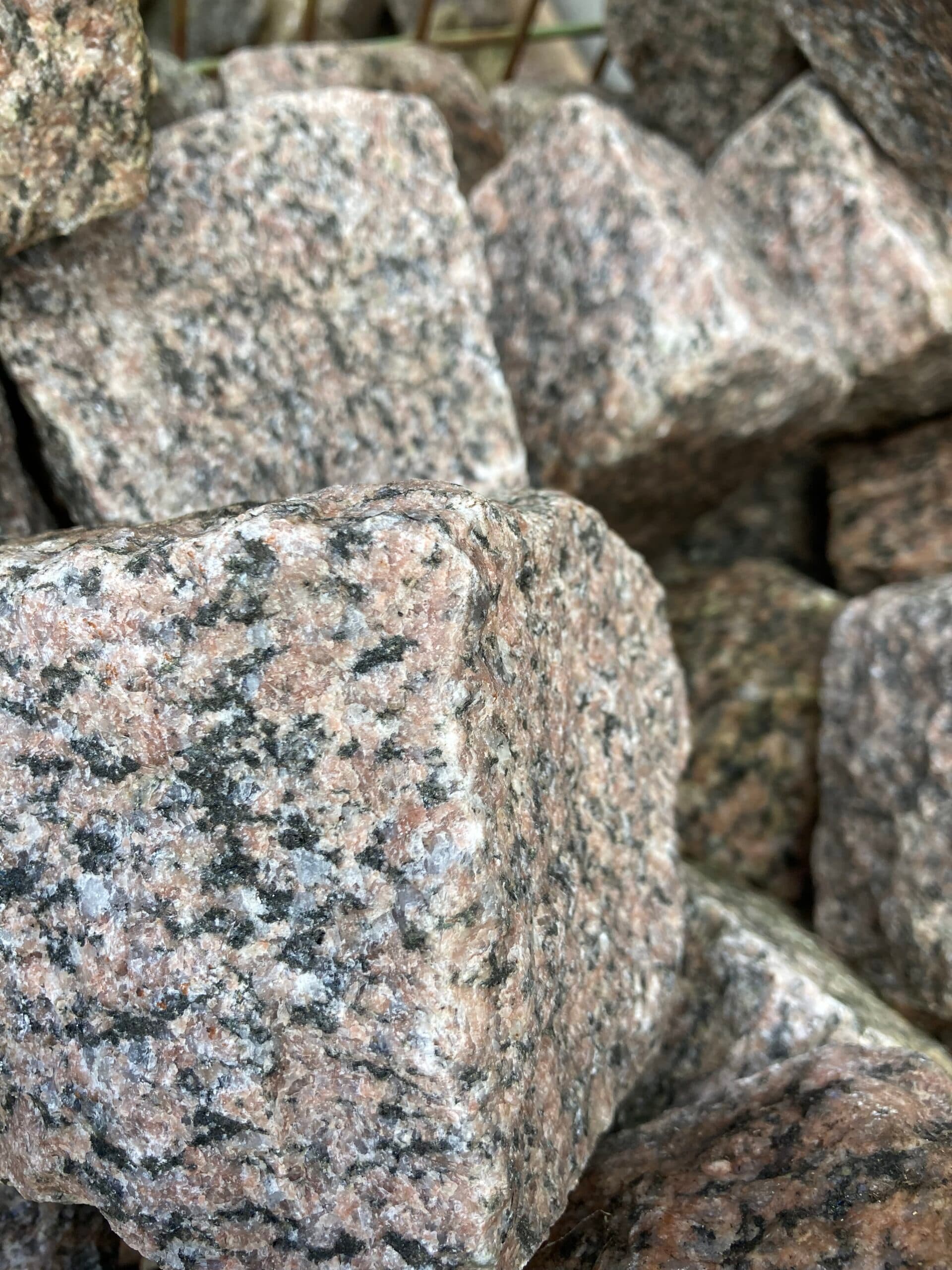 Chaussesten rød-rød/sort 8-11cm