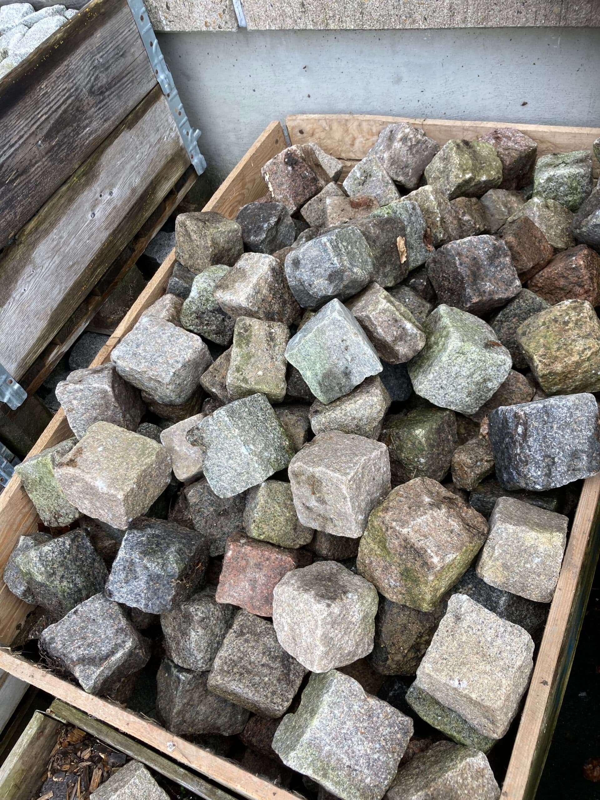 Chaussesten rød/grå mix 8-11cm.