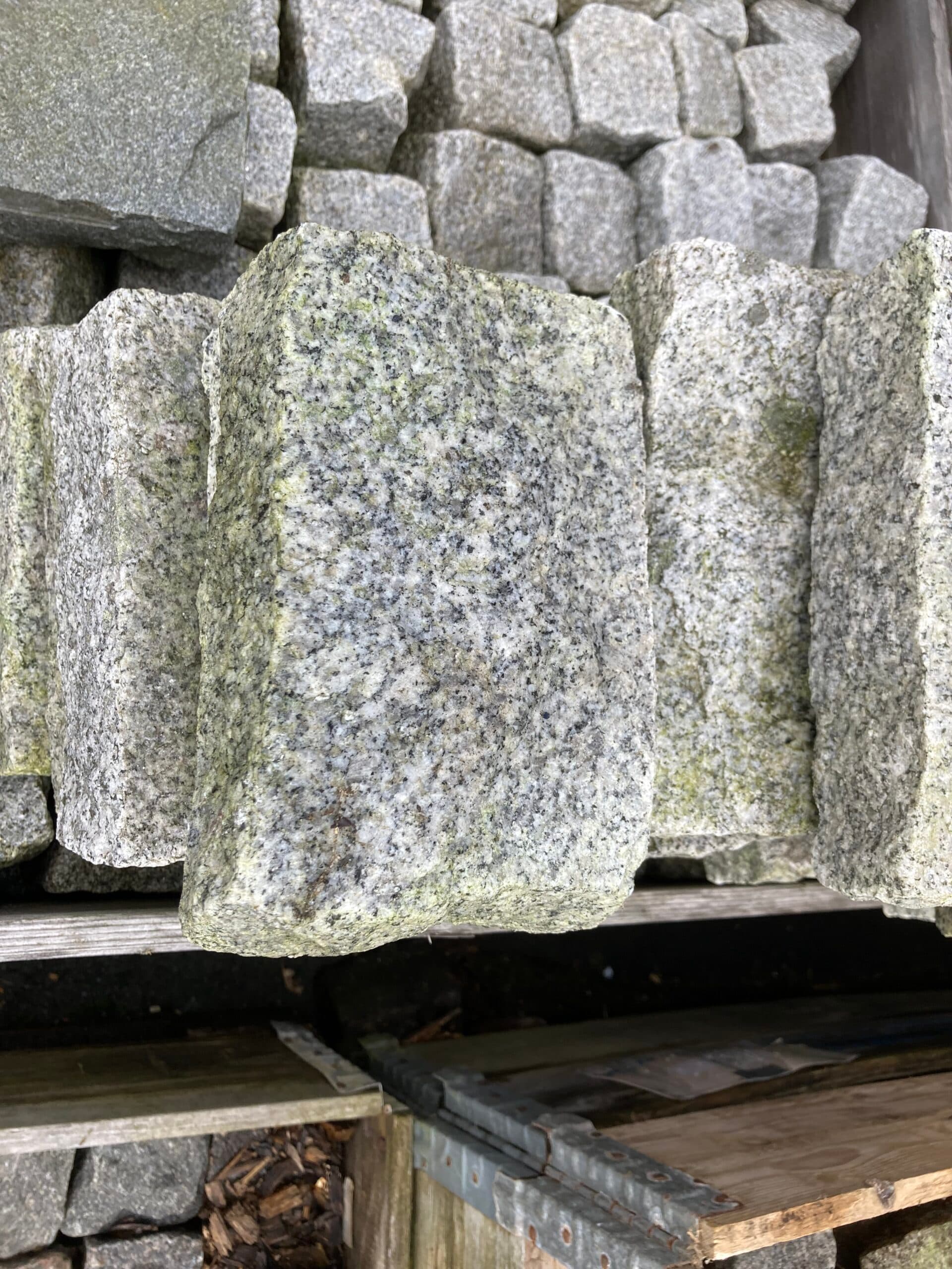 Granit flise/kantsten 20x15x5cm grå.