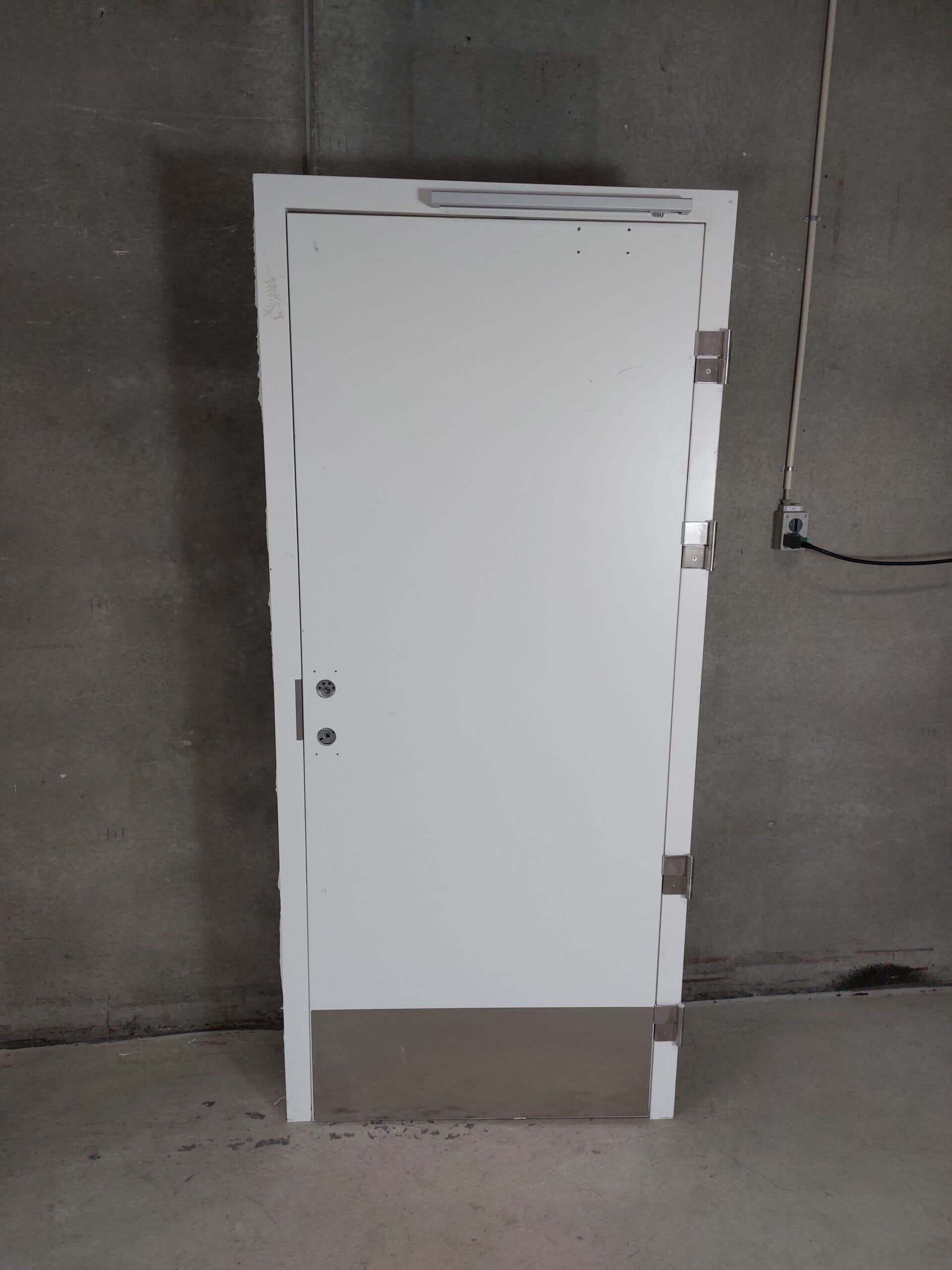 Indvendig brand-, lyd- og røngtendør BD-30 dB-30 i stålkarm 10×21/99x210cm