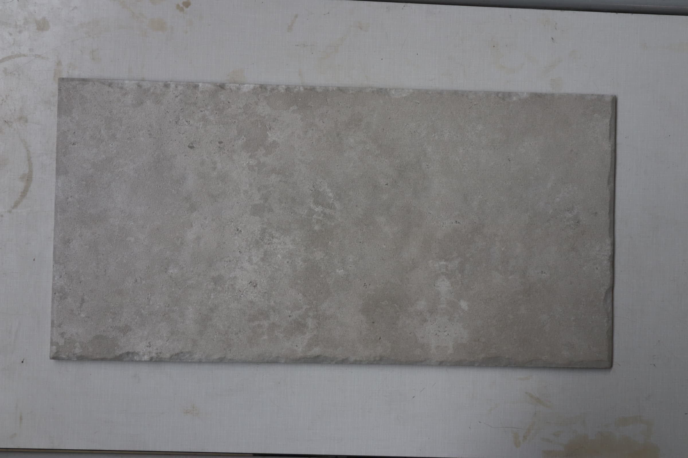 Keramisk flise 30x60cm Lys Grå. pris pr. m2 - 1