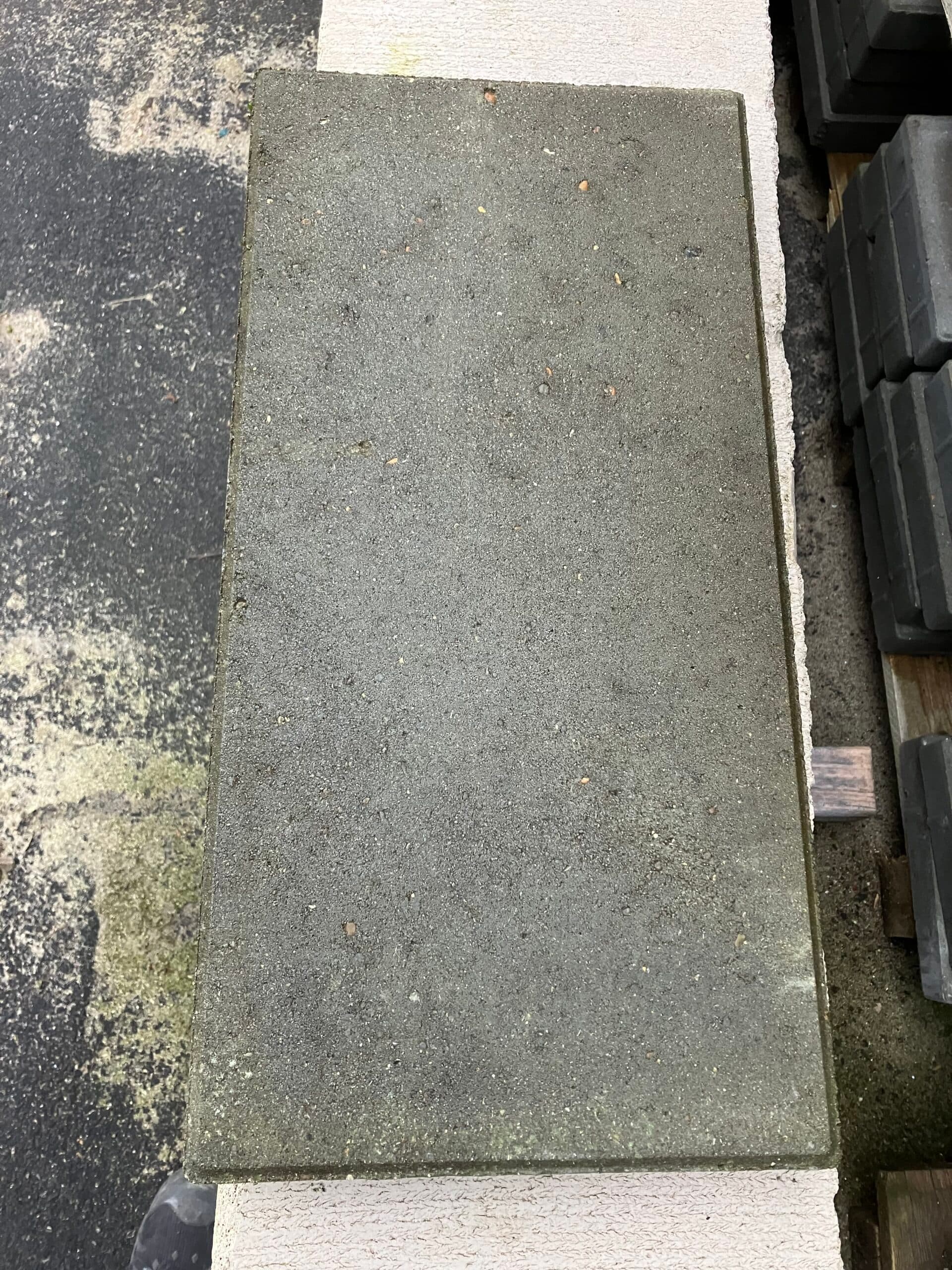 Havefliser grå beton med fas 25x50x5 cm.