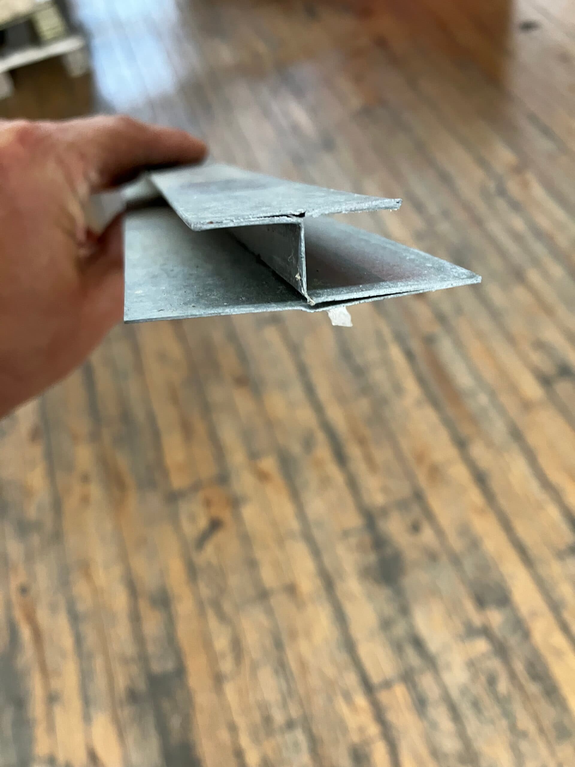 Swisspearl Windstopper H-skinne – til lodret montering - 1